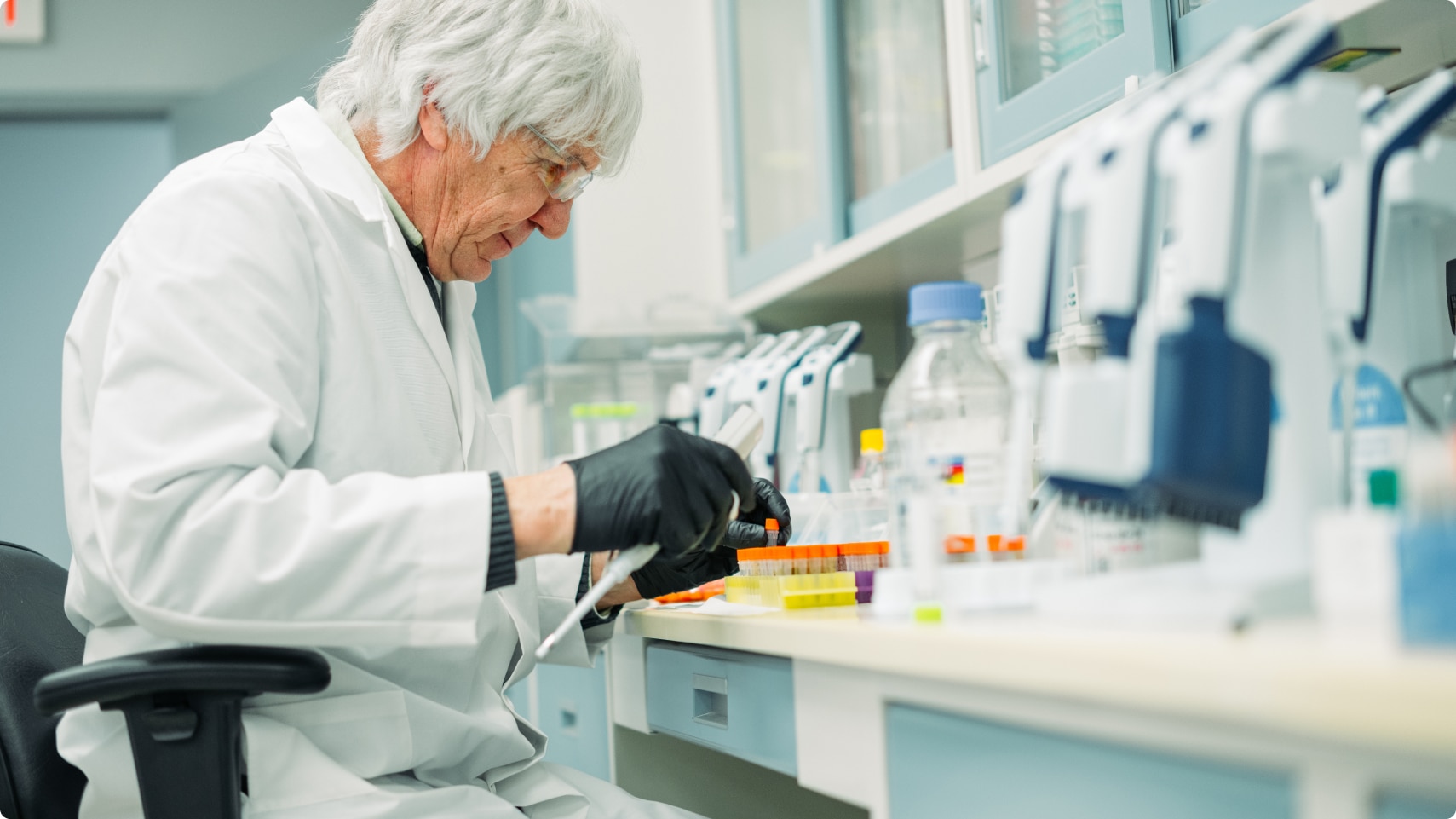 A scientist working in the Hill's Pet Nutrition Centre laboratory